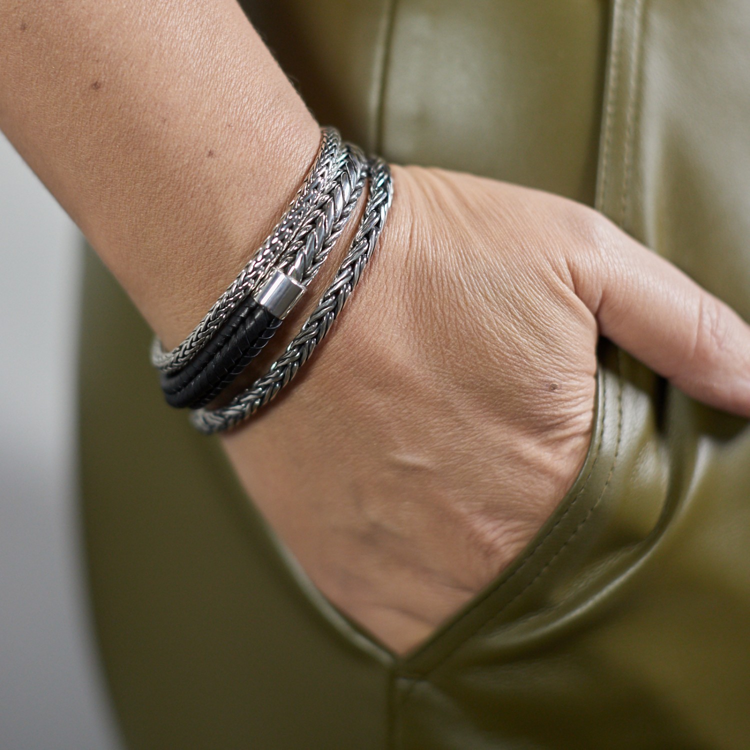 George Eliot pak met tijd 193BLK armband zilver & leer zwart | SILK Jewellery© | Official webshop