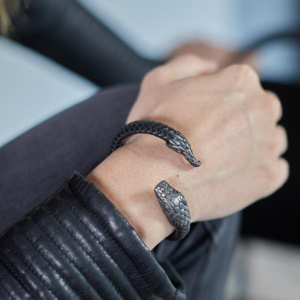 S25BLK Slang Armband zwart rhodium & leder Dames Fierce Collectie