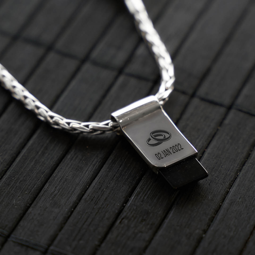 gegraveerde ketting voor koppels